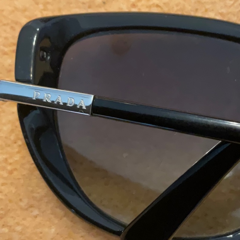 Prada Black Sunglasses with Oversized Frame and Gradient Lenses - Picture 2 of 6